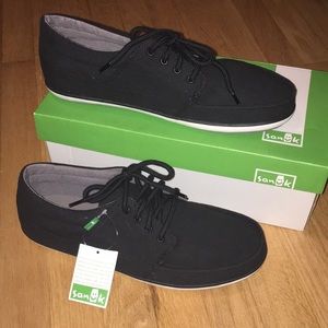 Men’s black Sanuk shoes